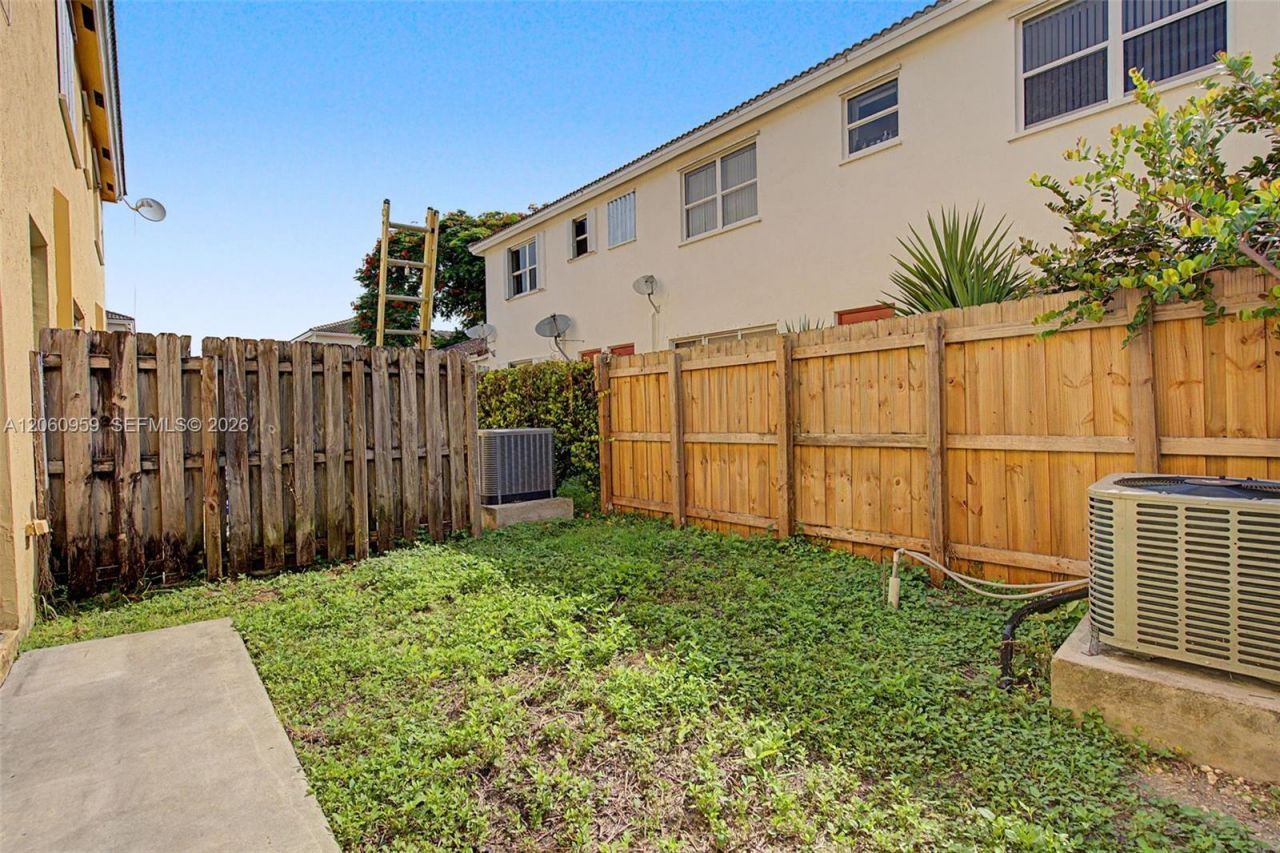 975 NE 42nd Ter, Unit 975, Homestead, FL 33033 Photo