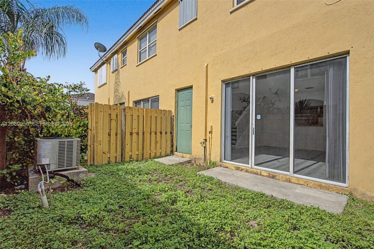 975 NE 42nd Ter, Unit 975, Homestead, FL 33033 Photo