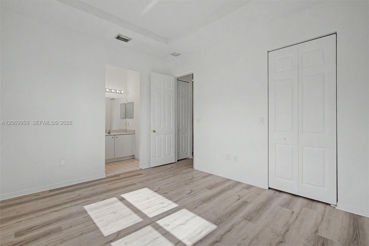 975 NE 42nd Ter, Unit 975, Homestead, FL 33033 Photo