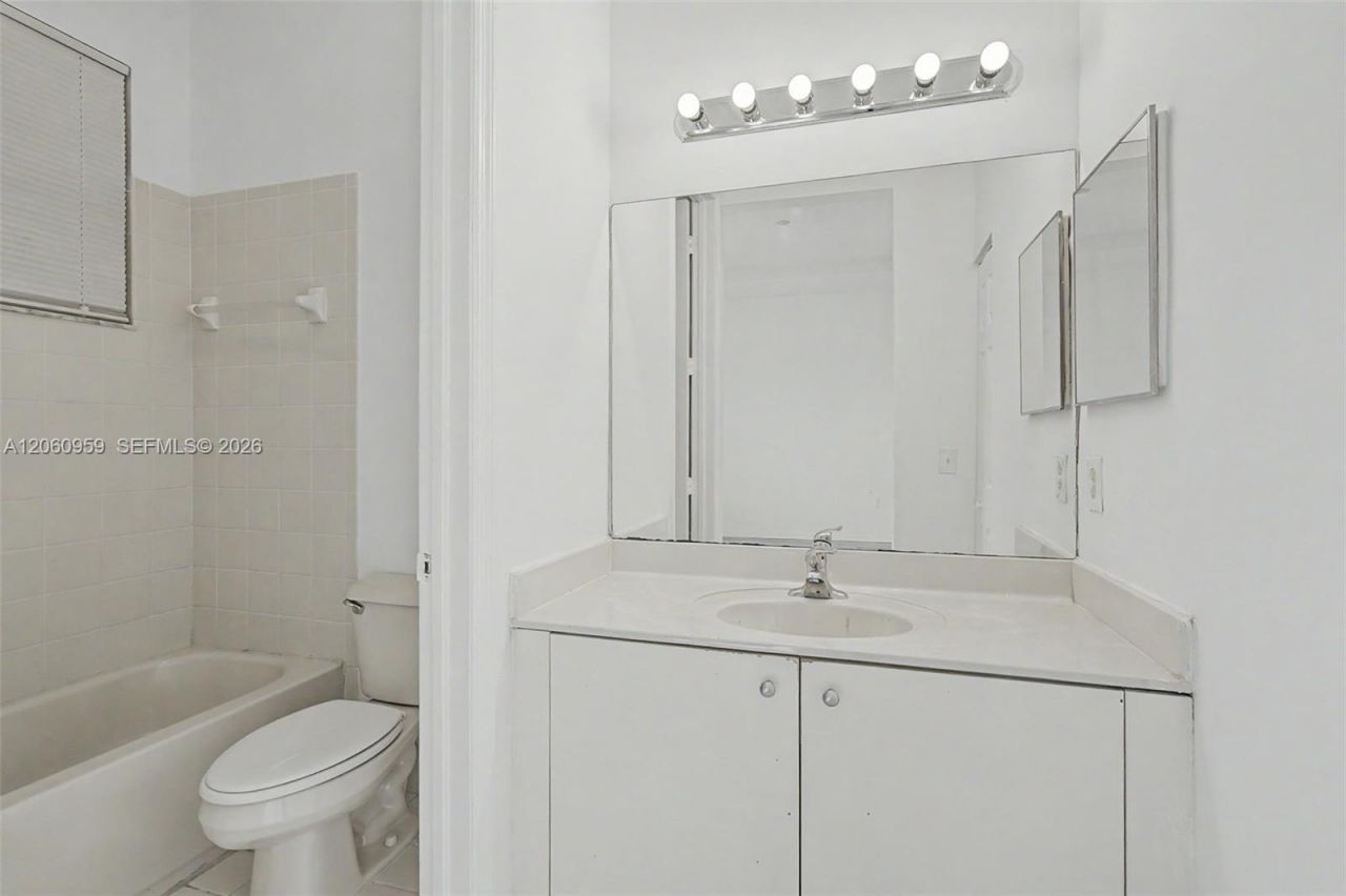 975 NE 42nd Ter, Unit 975, Homestead, FL 33033 Photo