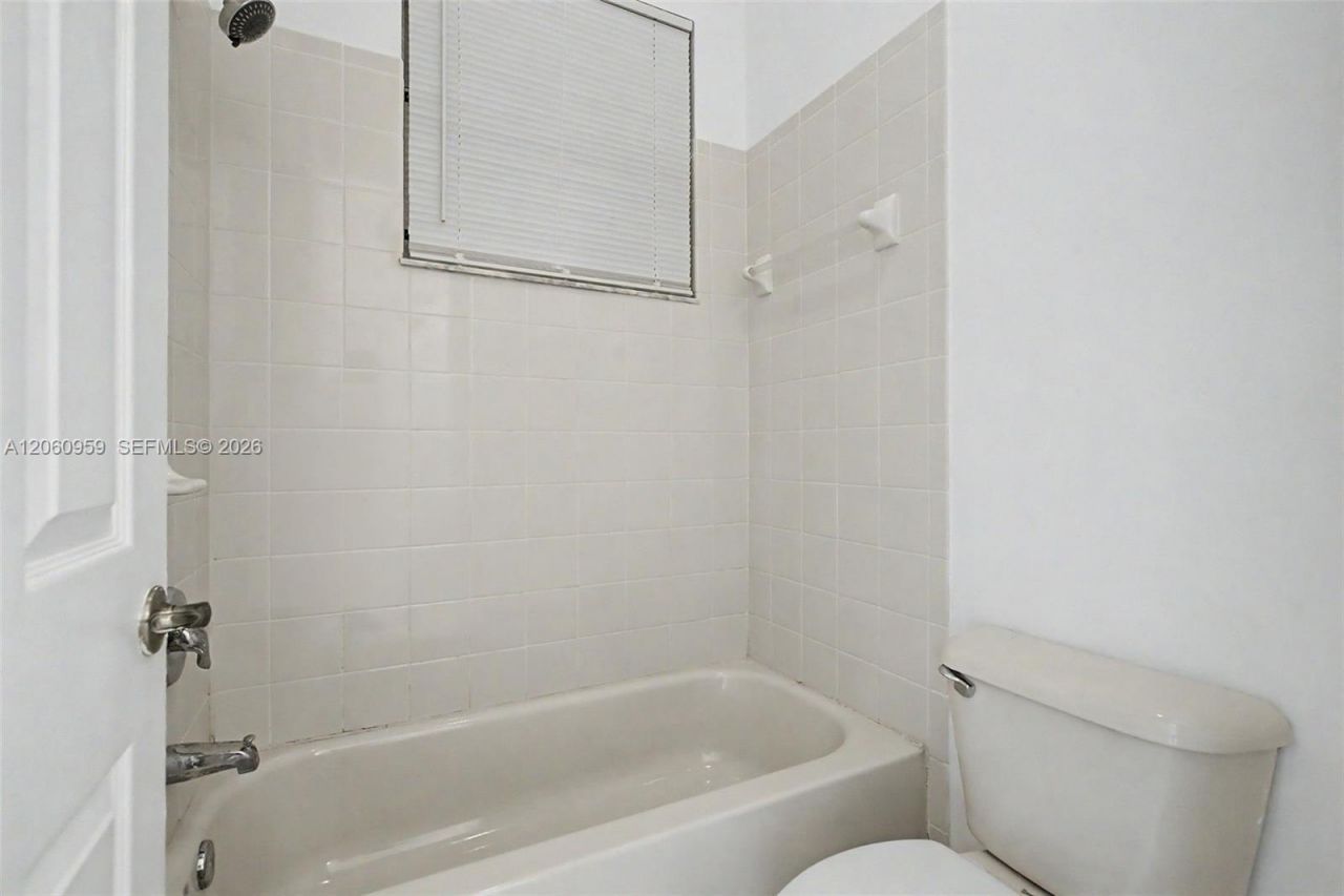 975 NE 42nd Ter, Unit 975, Homestead, FL 33033 Photo