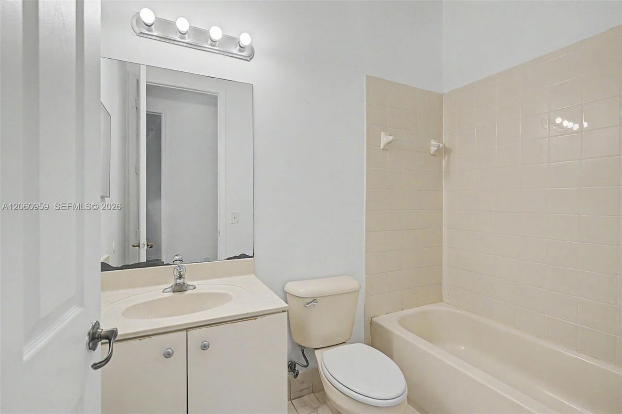 975 NE 42nd Ter, Unit 975, Homestead, FL 33033 Photo