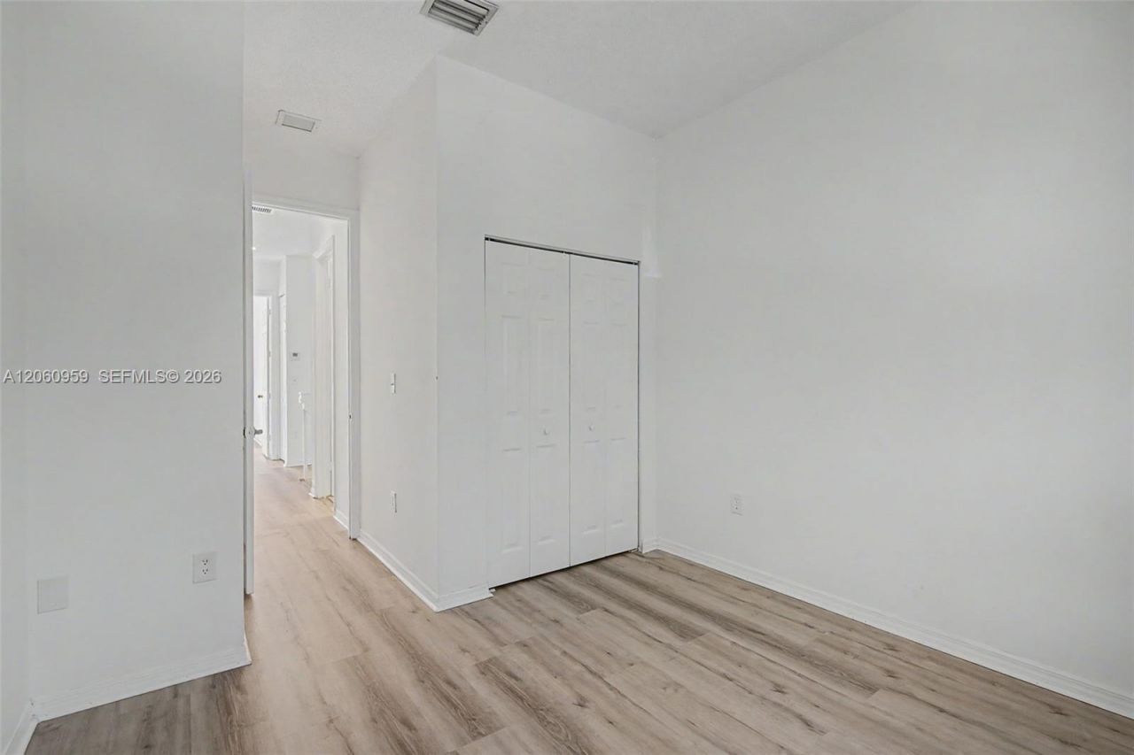 975 NE 42nd Ter, Unit 975, Homestead, FL 33033 Photo