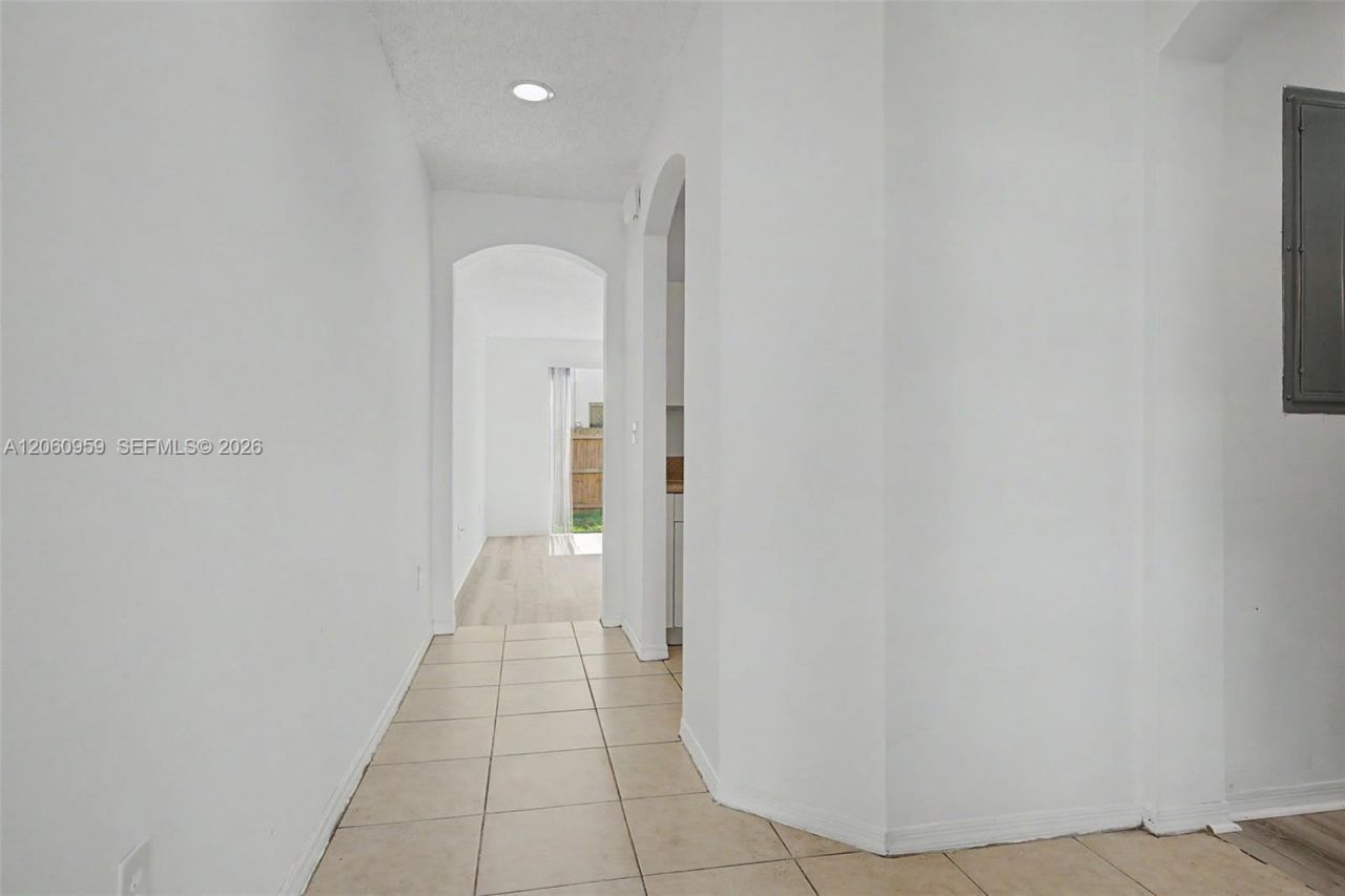 975 NE 42nd Ter, Unit 975, Homestead, FL 33033 Photo
