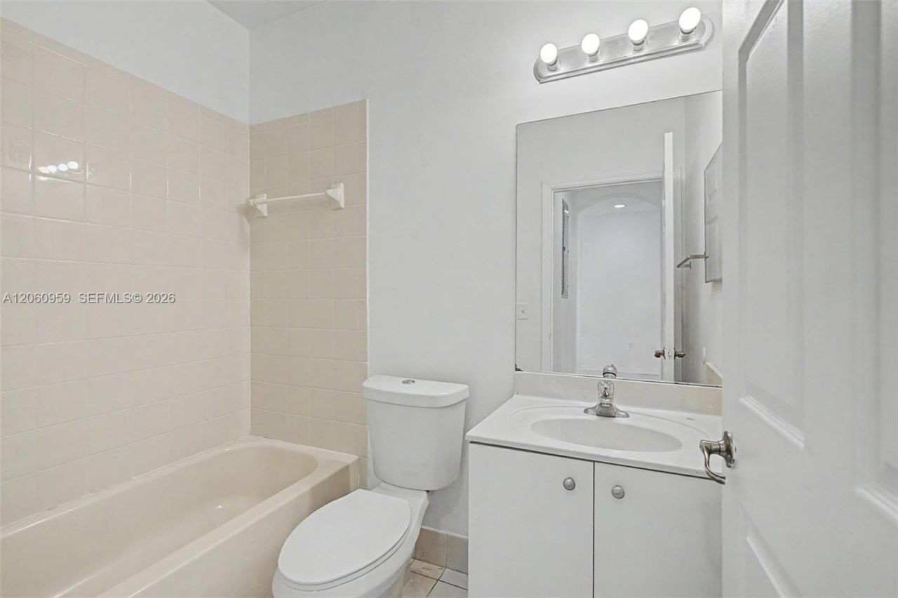 975 NE 42nd Ter, Unit 975, Homestead, FL 33033 Photo