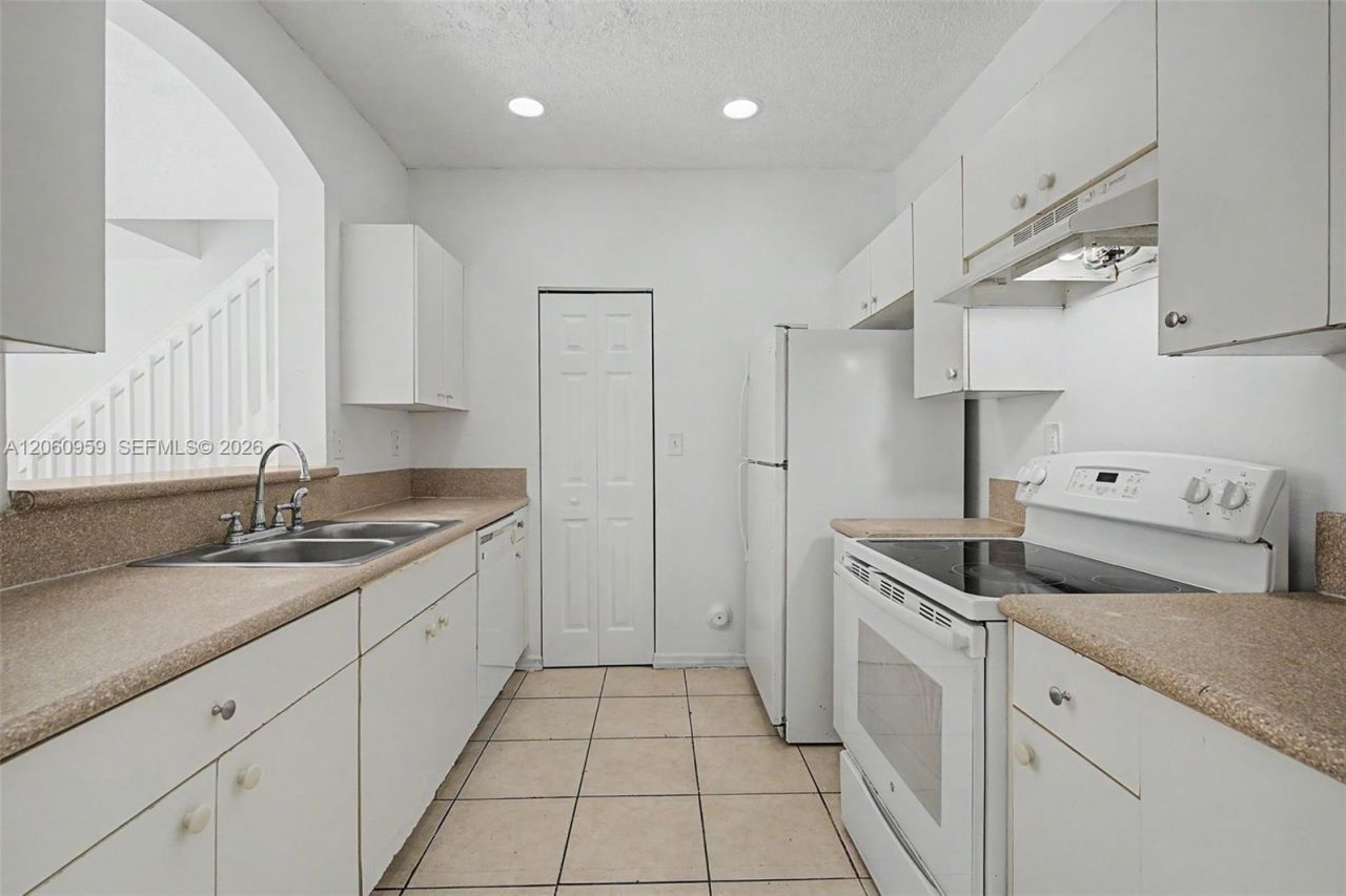 975 NE 42nd Ter, Unit 975, Homestead, FL 33033 Photo