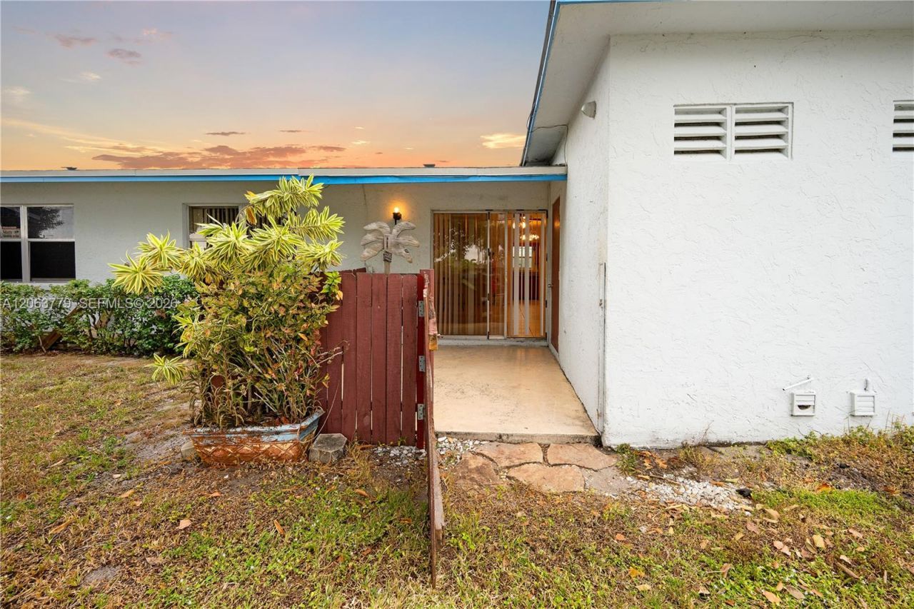 2683 Lakehaven Rd , Unit 2683, West Palm Beach, FL 33415 Photo