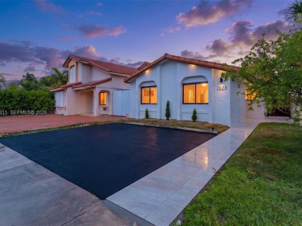 2523 W 65th St, Hialeah, FL 33016