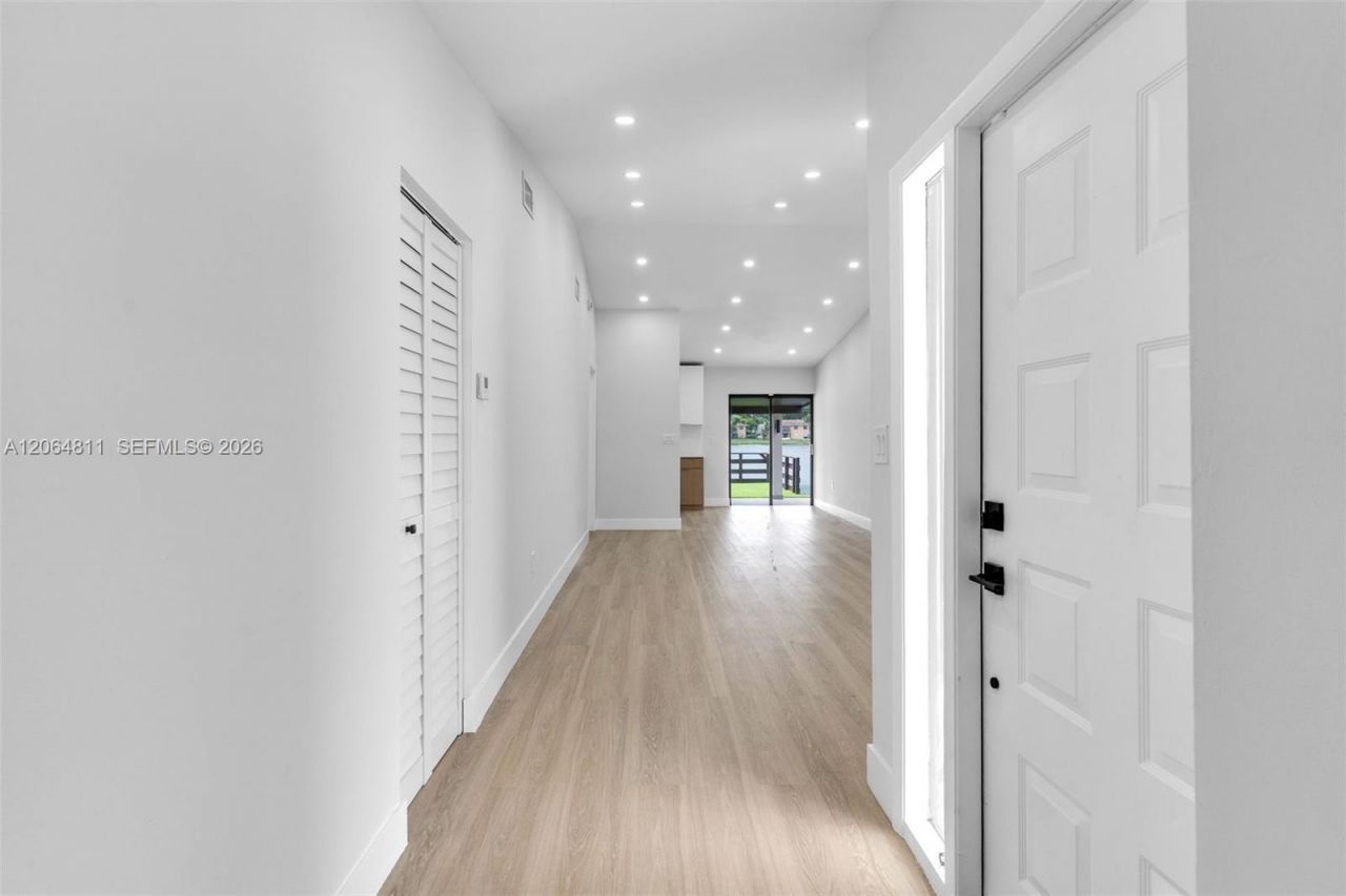 2523 W 65th St, Hialeah, FL 33016 Photo