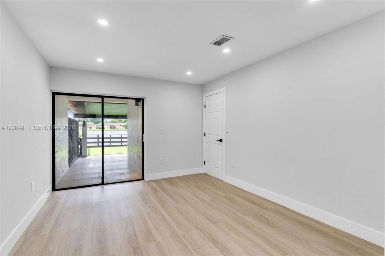 2523 W 65th St, Hialeah, FL 33016 Photo