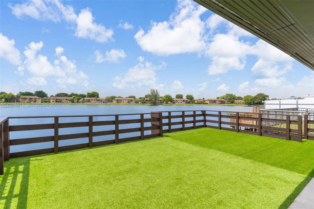 2523 W 65th St, Hialeah, FL 33016 Photo