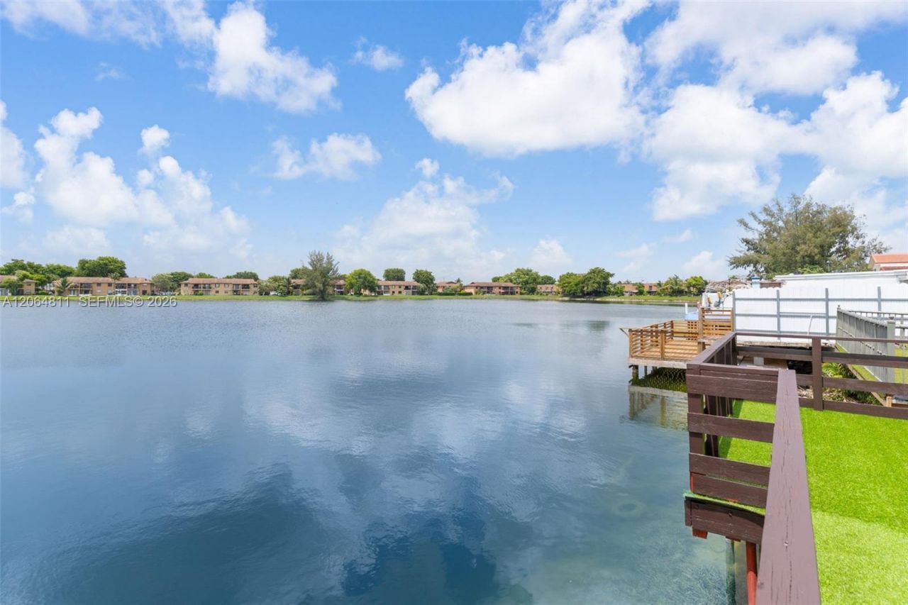 2523 W 65th St, Hialeah, FL 33016 Photo