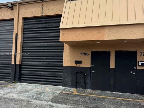 7786 NW 64th St , Miami, FL 33166