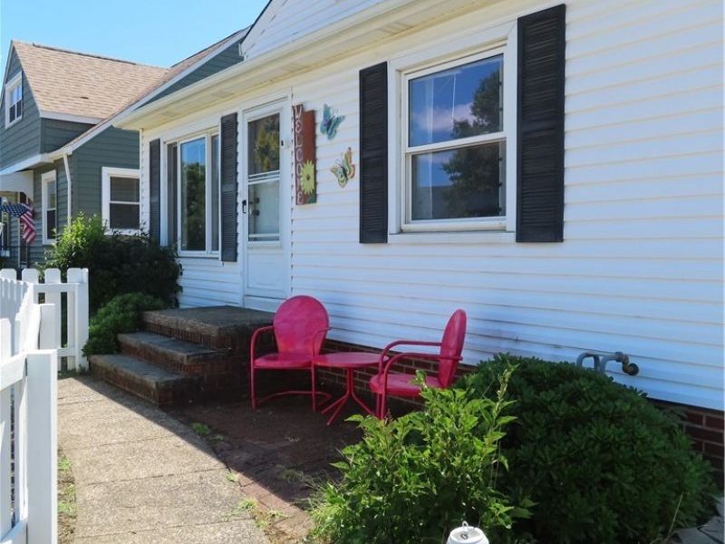 8515 Renwood Drive , Parma, OH 44129 Photo 2