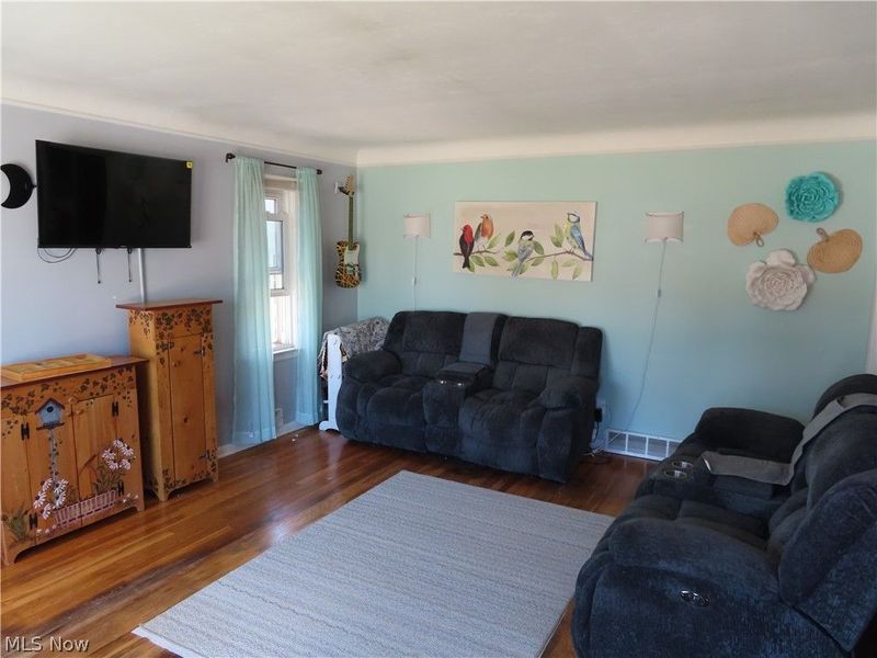 8515 Renwood Drive , Parma, OH 44129 Photo 4