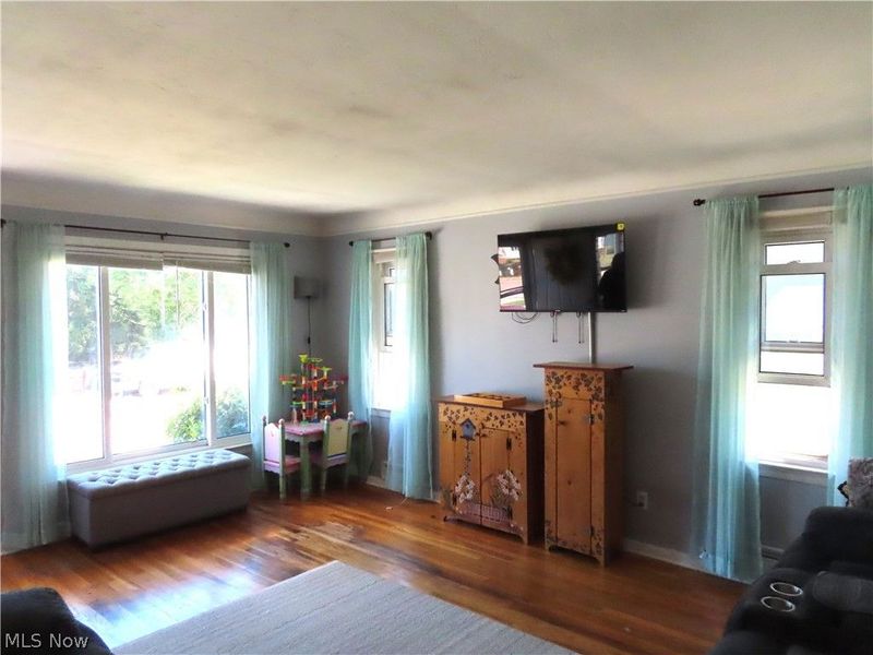 8515 Renwood Drive , Parma, OH 44129 Photo 5