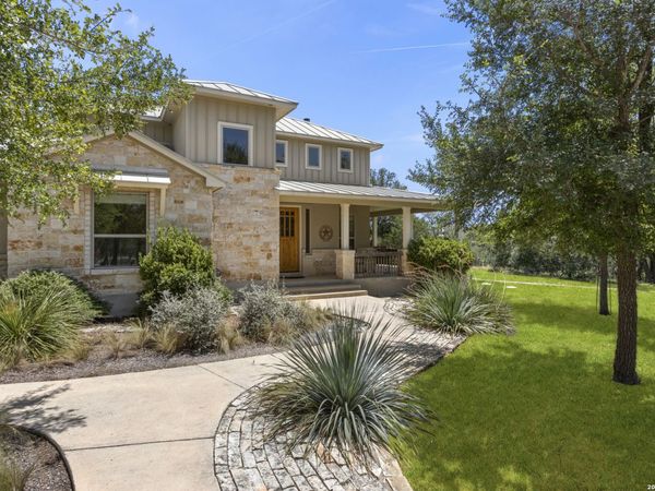 255 DOVE VALLEY DR, Center Point, TX 78010