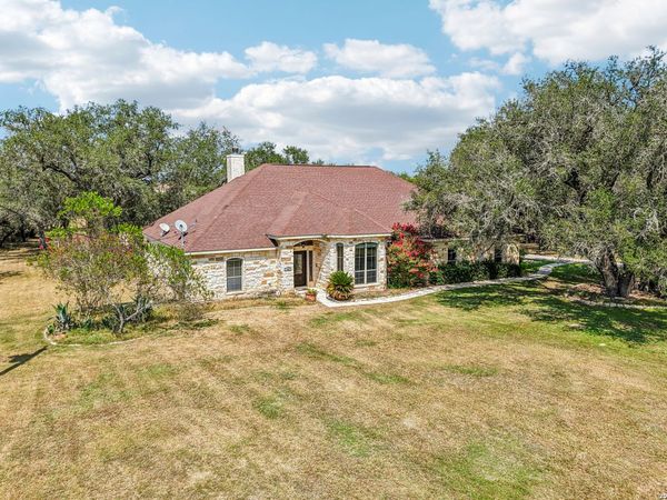 108 Medora Branch, Floresville, TX 78114