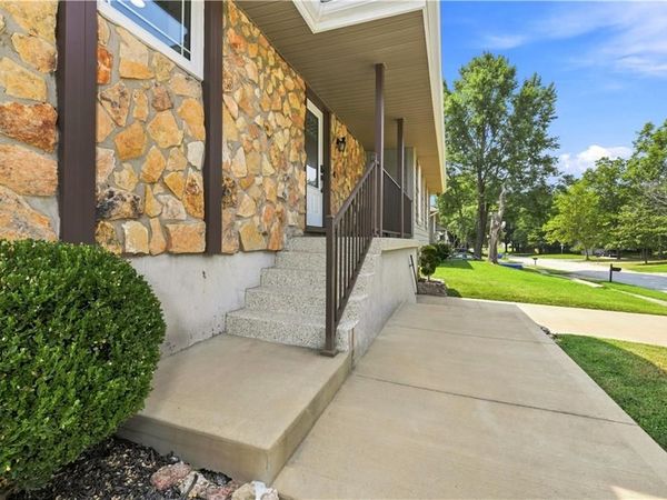 411 SE Claremont Street, Lee's Summit, MO 64063