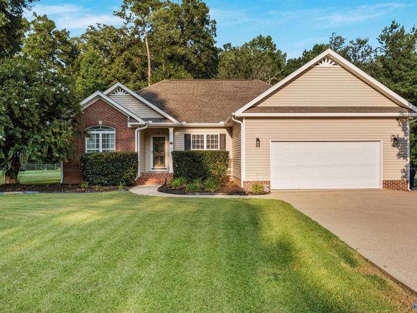 103 Hiawatha Place, Rainbow City, AL 35906