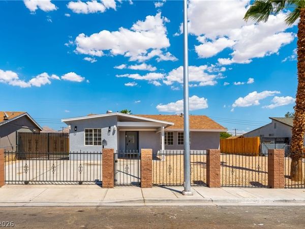 34 Del Amo Drive, Las Vegas, NV 89110
