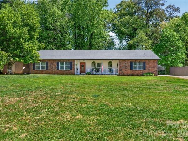 7142 Little Mountain Road , Sherrills Ford, NC 28673