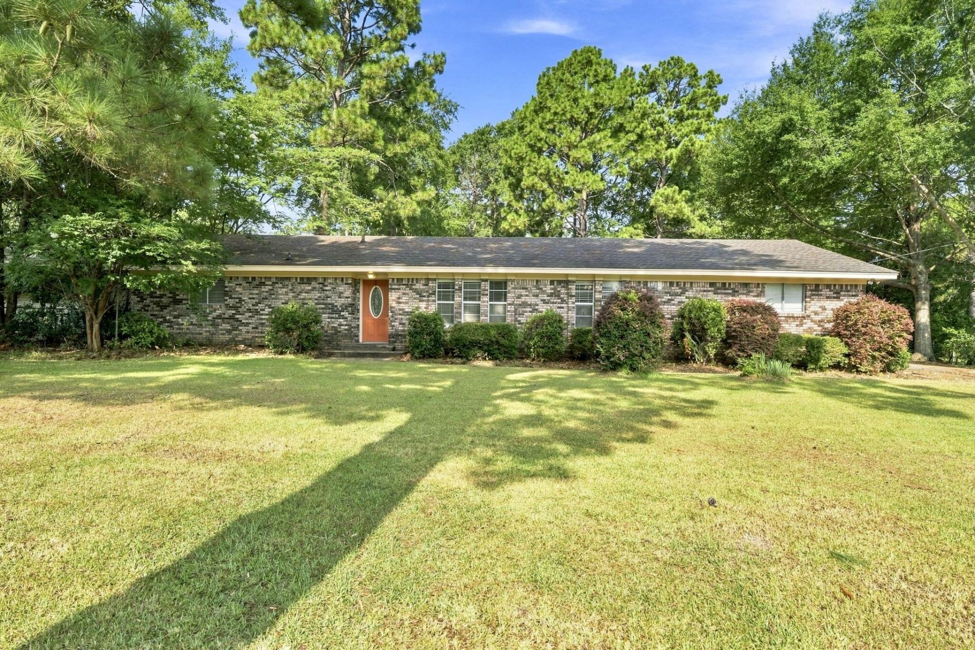 109 Briarwood Dr., Hattiesburg, MS 39402 Main Photo