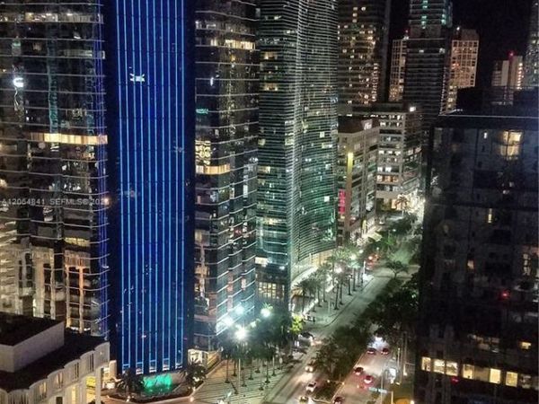1060 Brickell Ave, Unit 2411, Miami, FL 33131