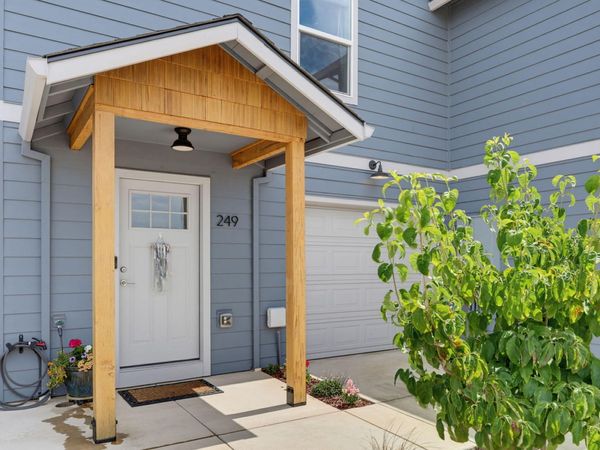 249 Dano Drive, Phoenix, OR 97535
