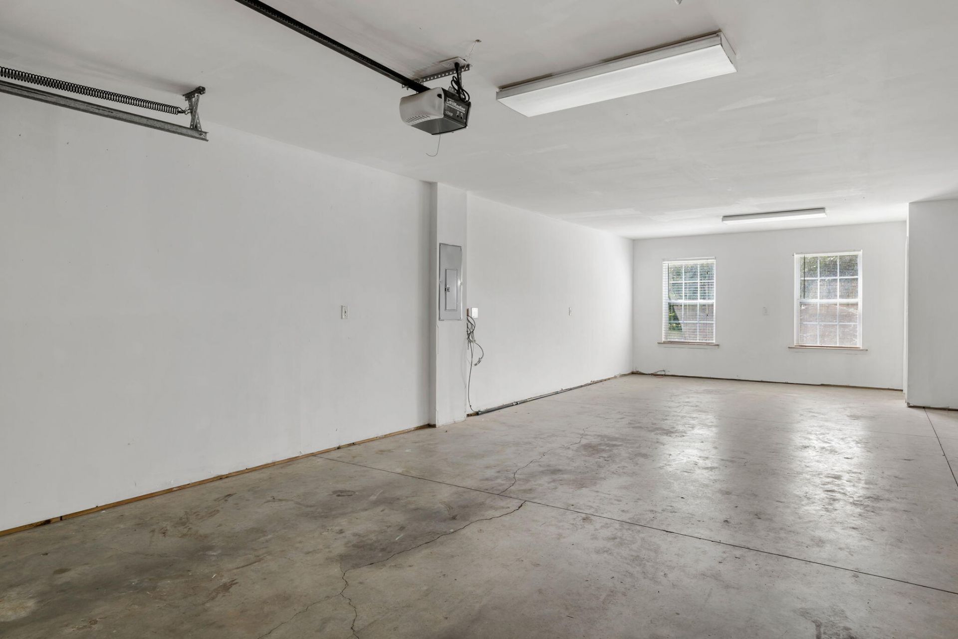 4102 Babbitt Street Photo 7