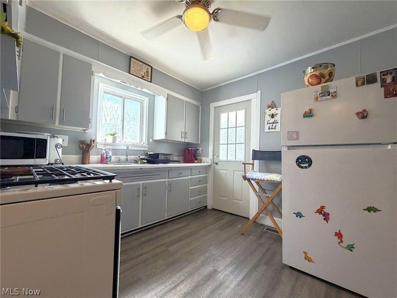 274 Bon Air Avenue , Elyria, OH 44035 Photo 3