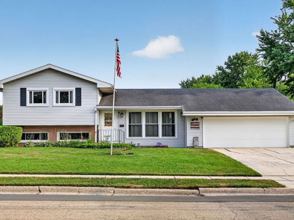 101 Joanne Lane , Rochelle, IL 61068