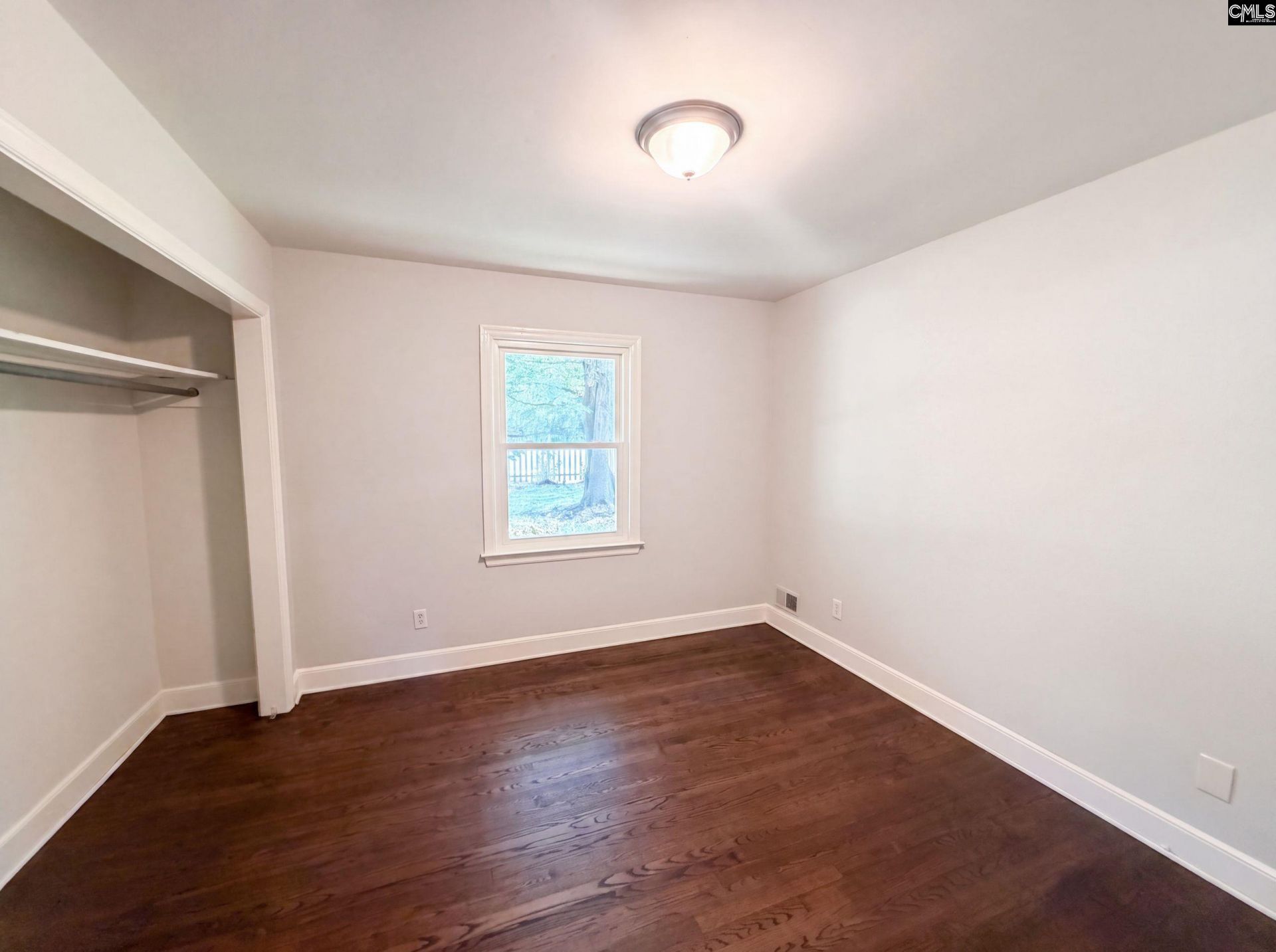 927 Greenlawn Drive  Photo 4