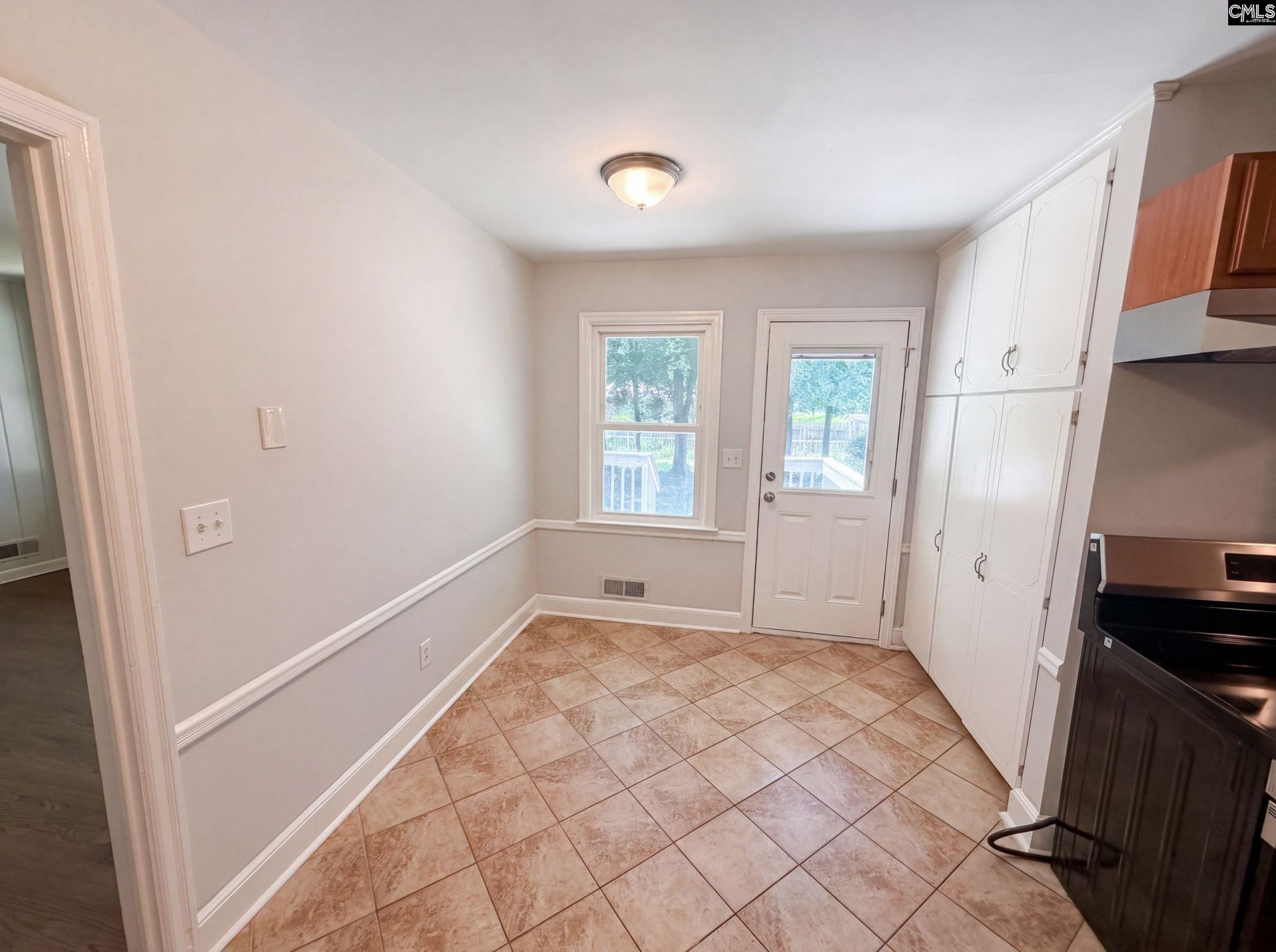927 Greenlawn Drive  Photo 6