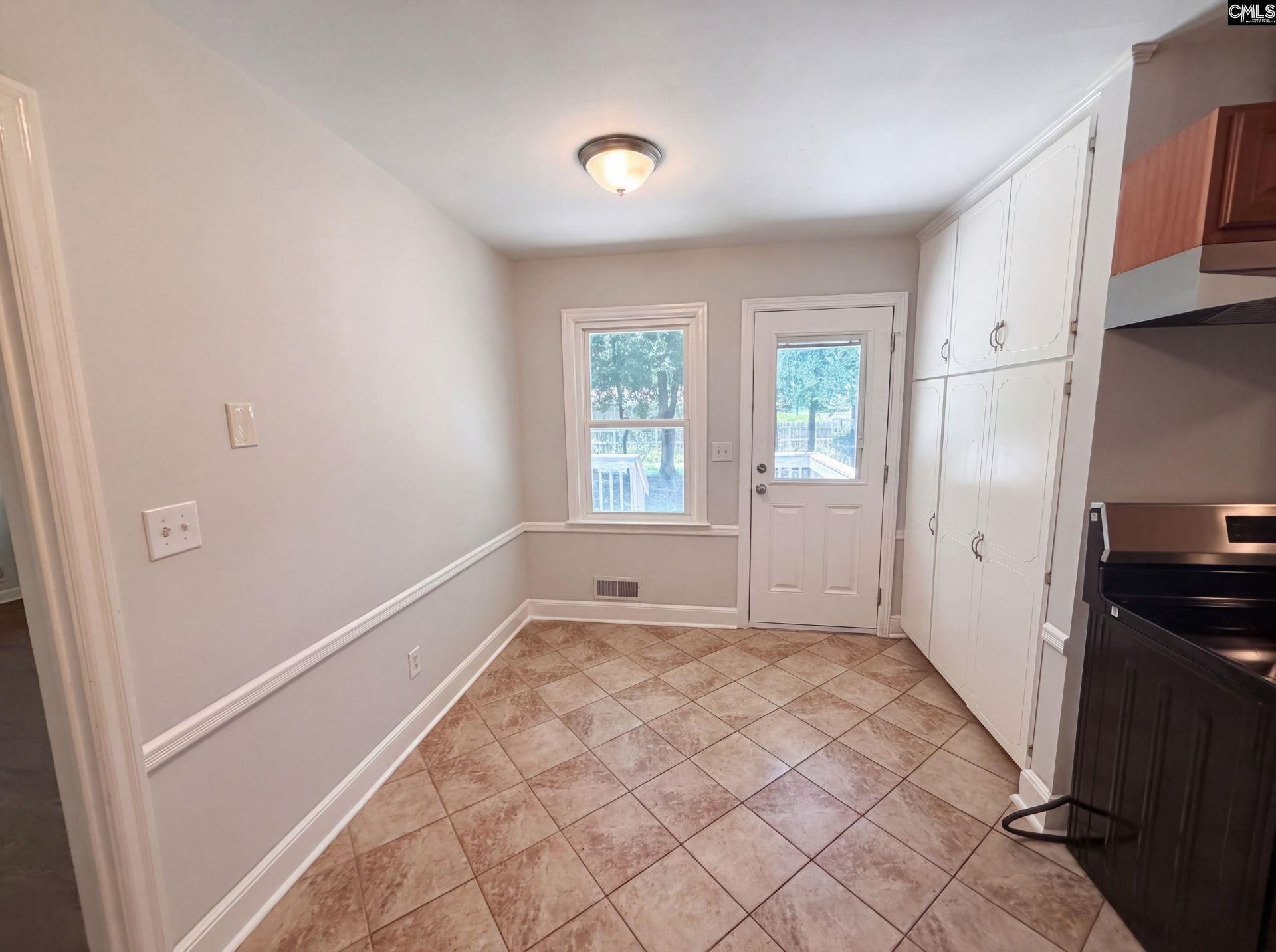 927 Greenlawn Drive  Photo 7