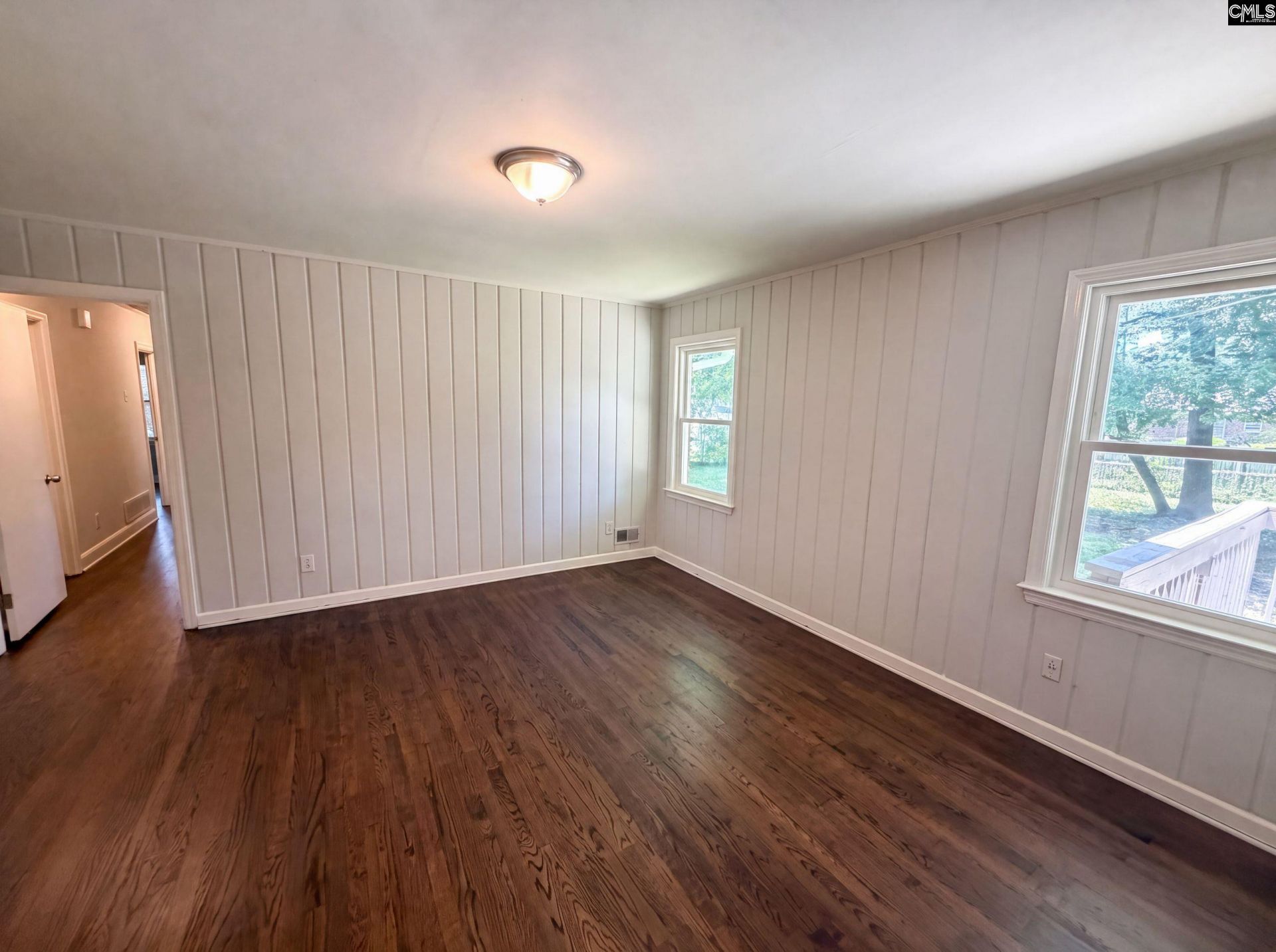 927 Greenlawn Drive  Photo 8