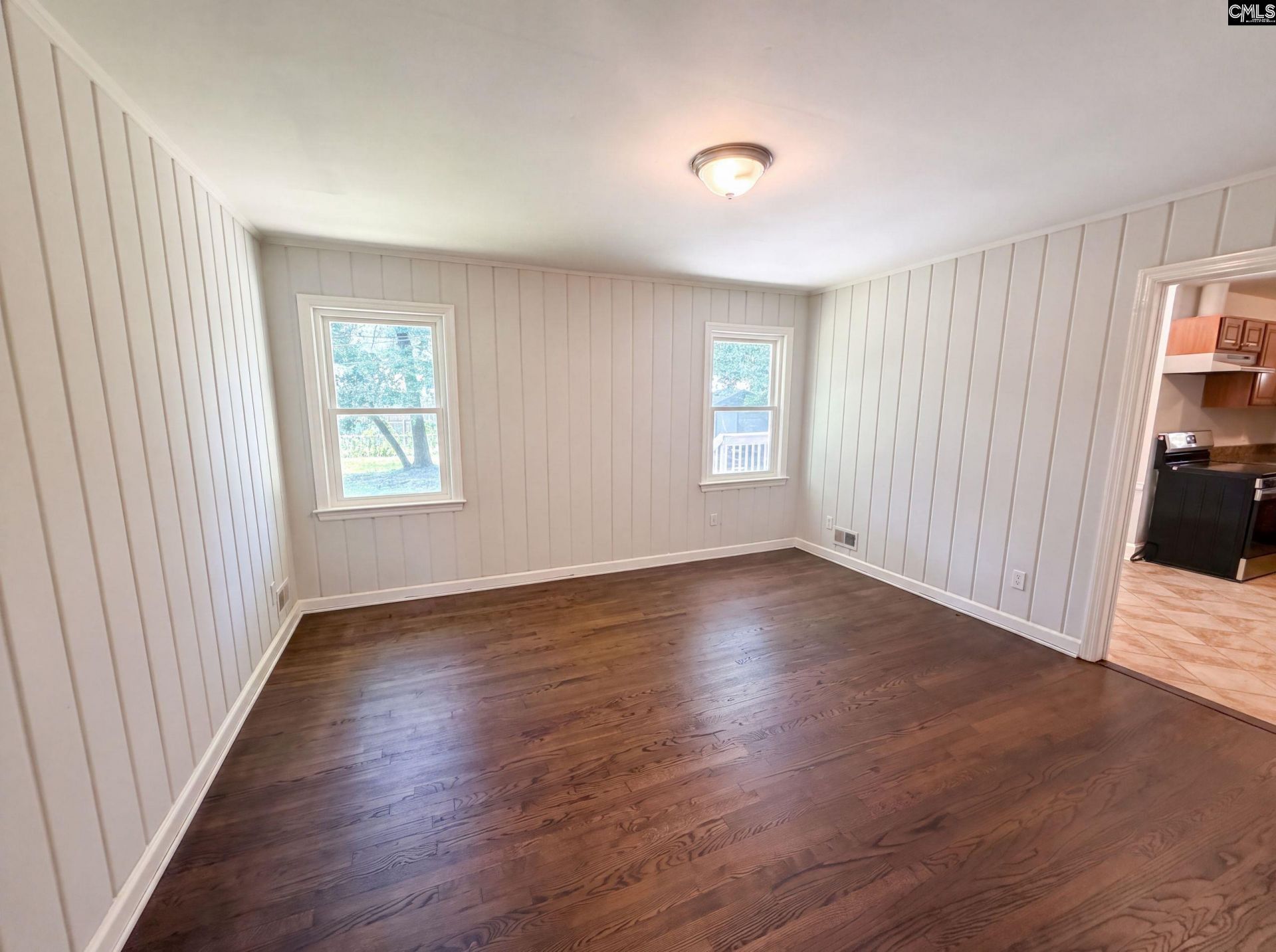 927 Greenlawn Drive  Photo 9