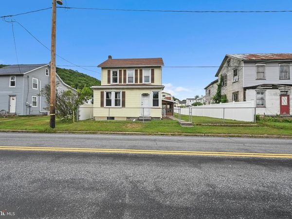 408 E RAILROAD AVENUE , NEW RINGGOLD, PA 17960