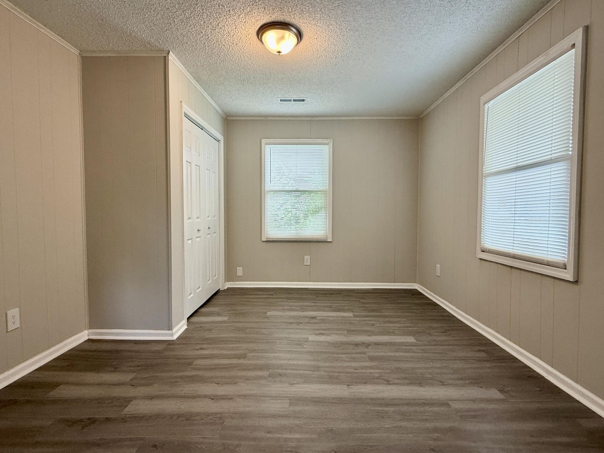 2036 Delaware Avenue Photo 10
