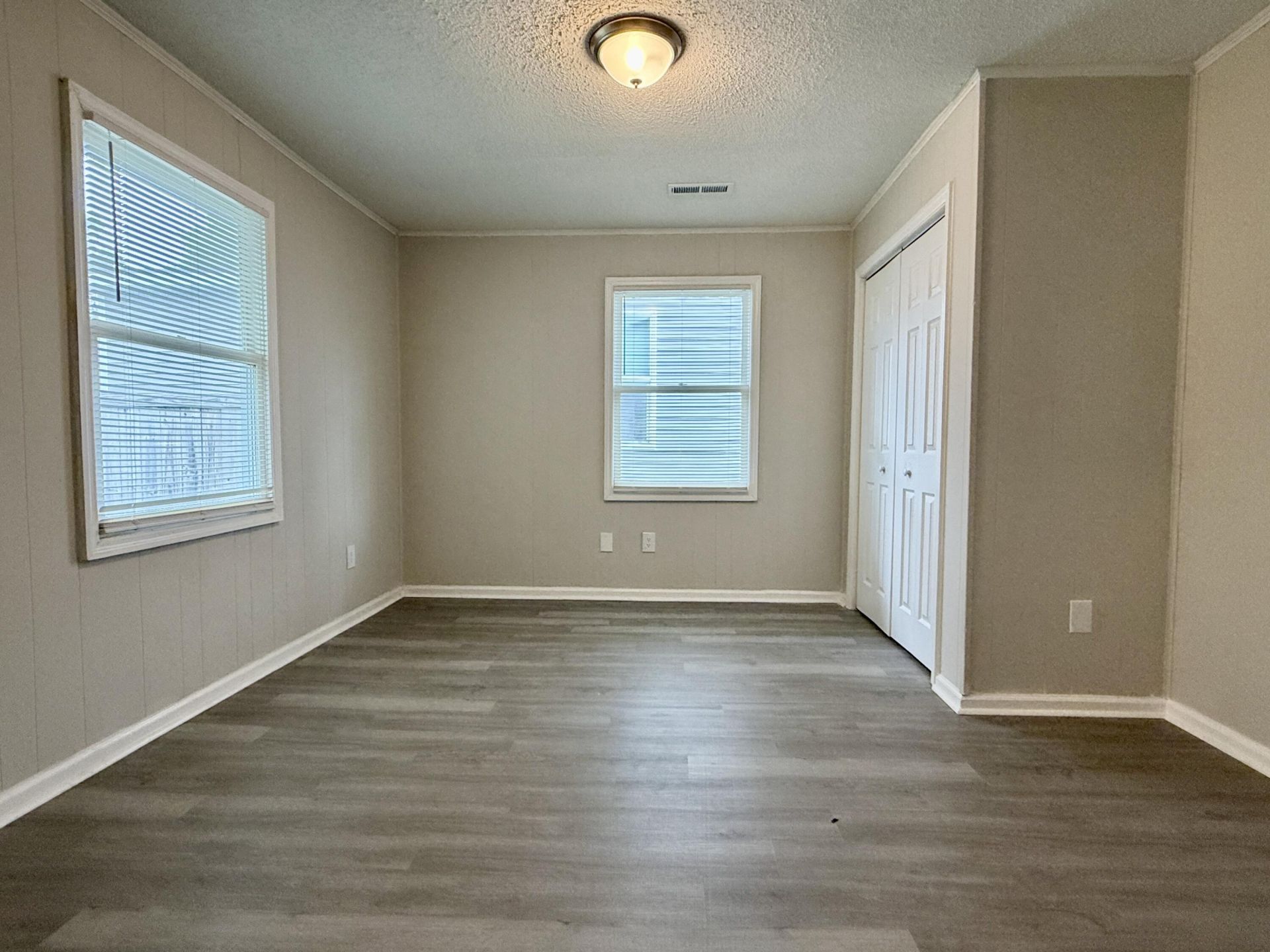 2036 Delaware Avenue Photo 12