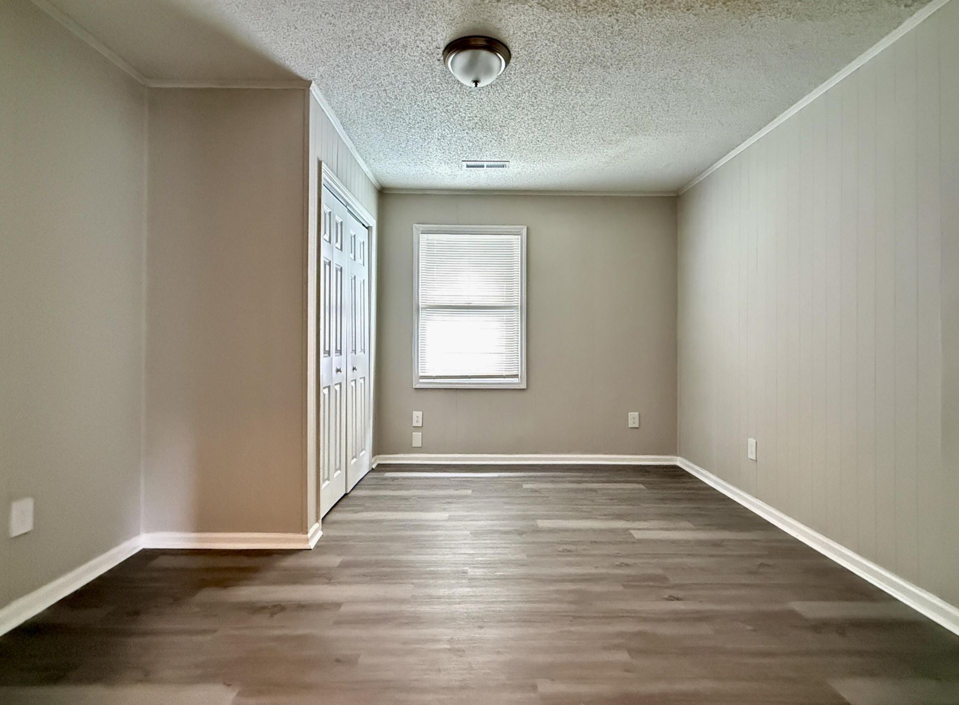 2036 Delaware Avenue Photo 14