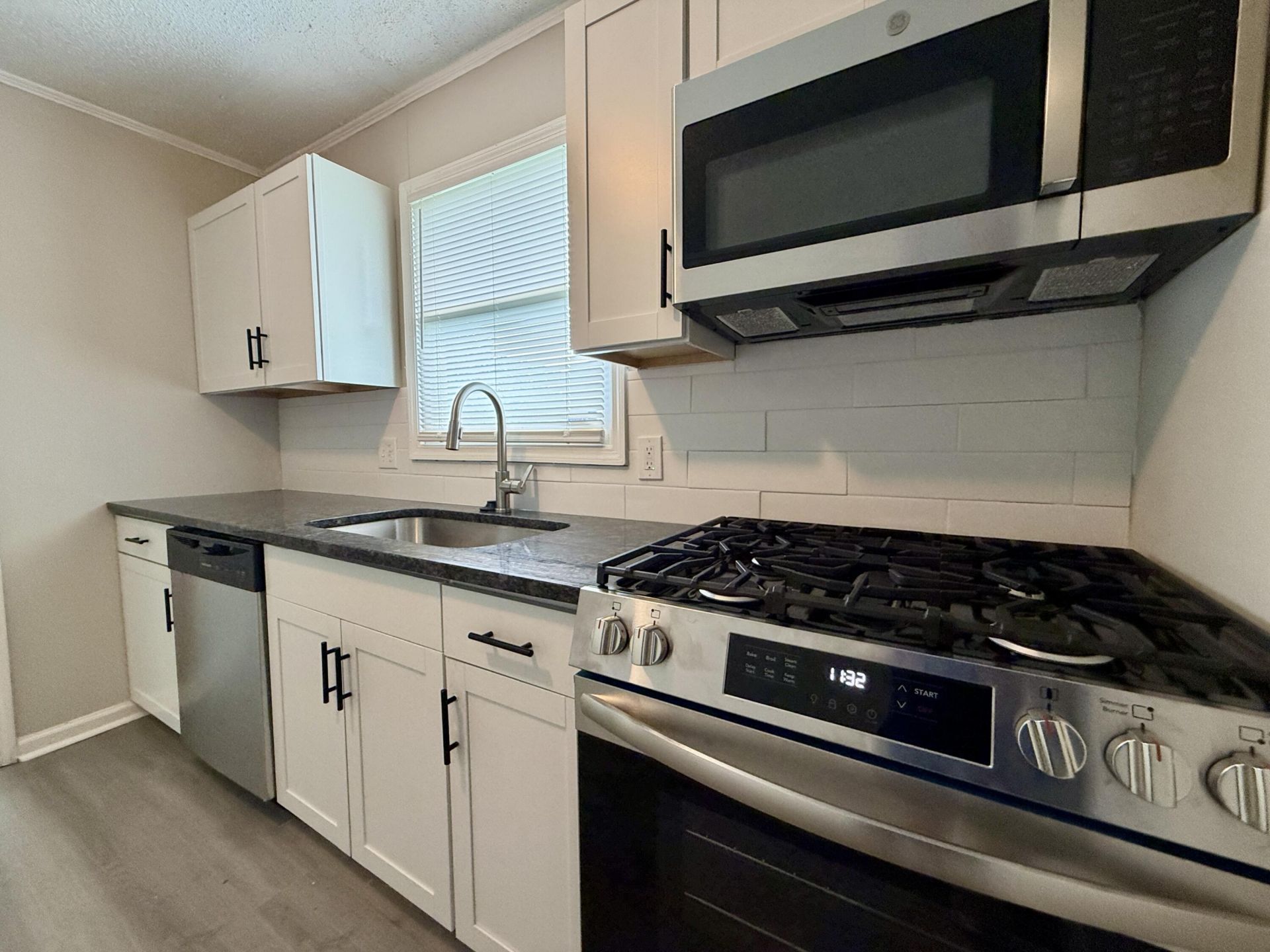 2036 Delaware Avenue Photo 4