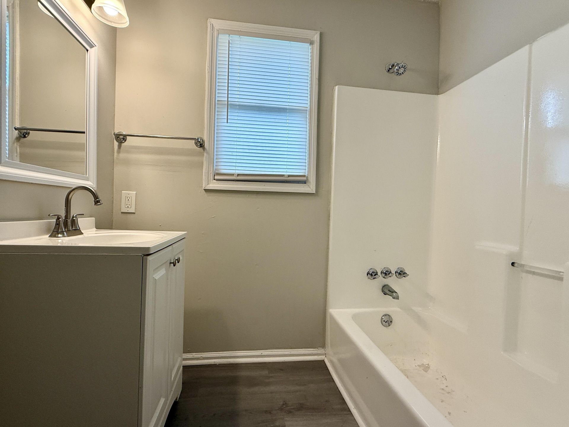 2036 Delaware Avenue Photo 8