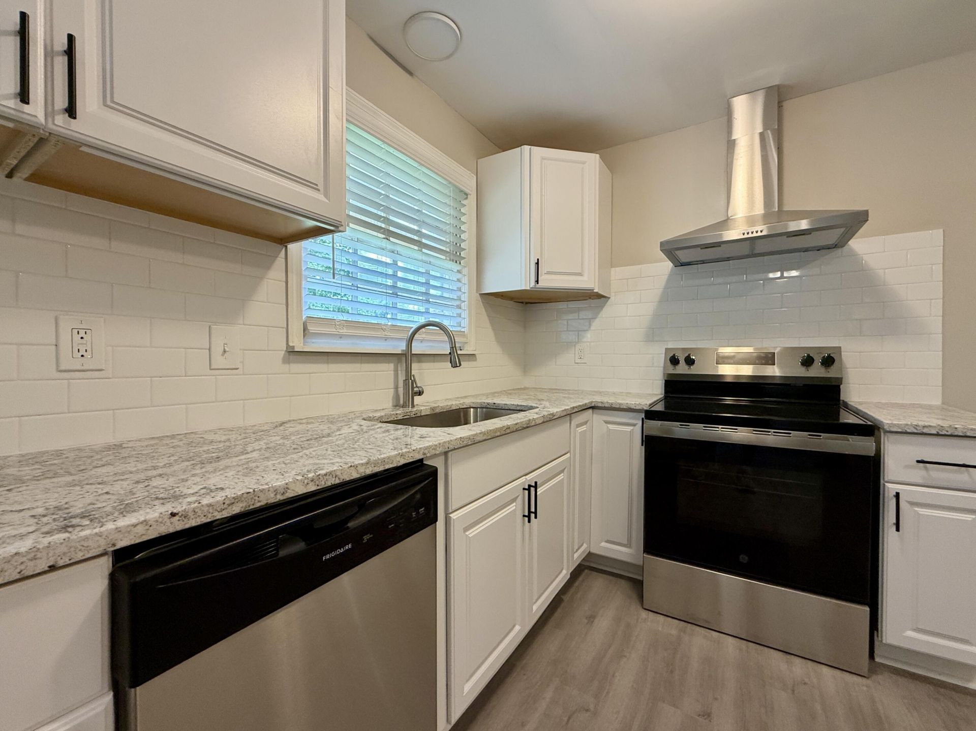 2379 Otranto Road Photo 12