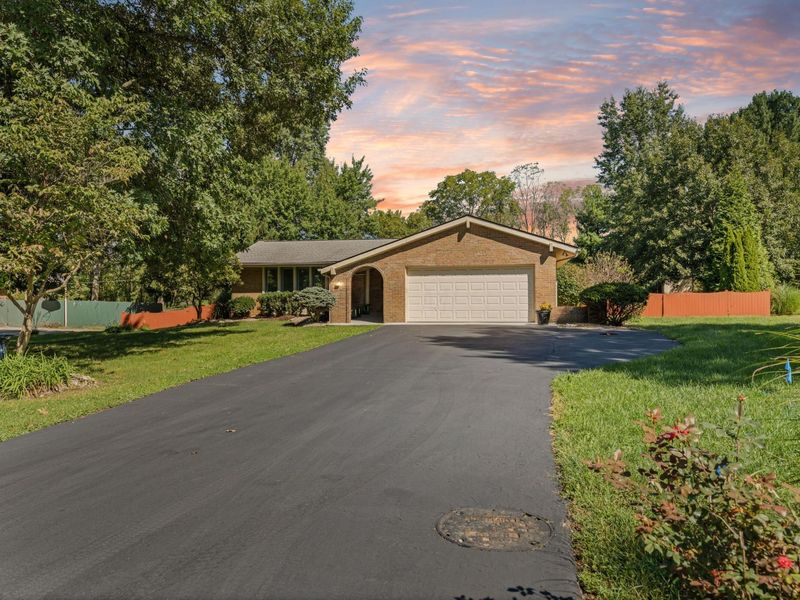 300 Heather Lane, Powell, OH 43065 Photo 3