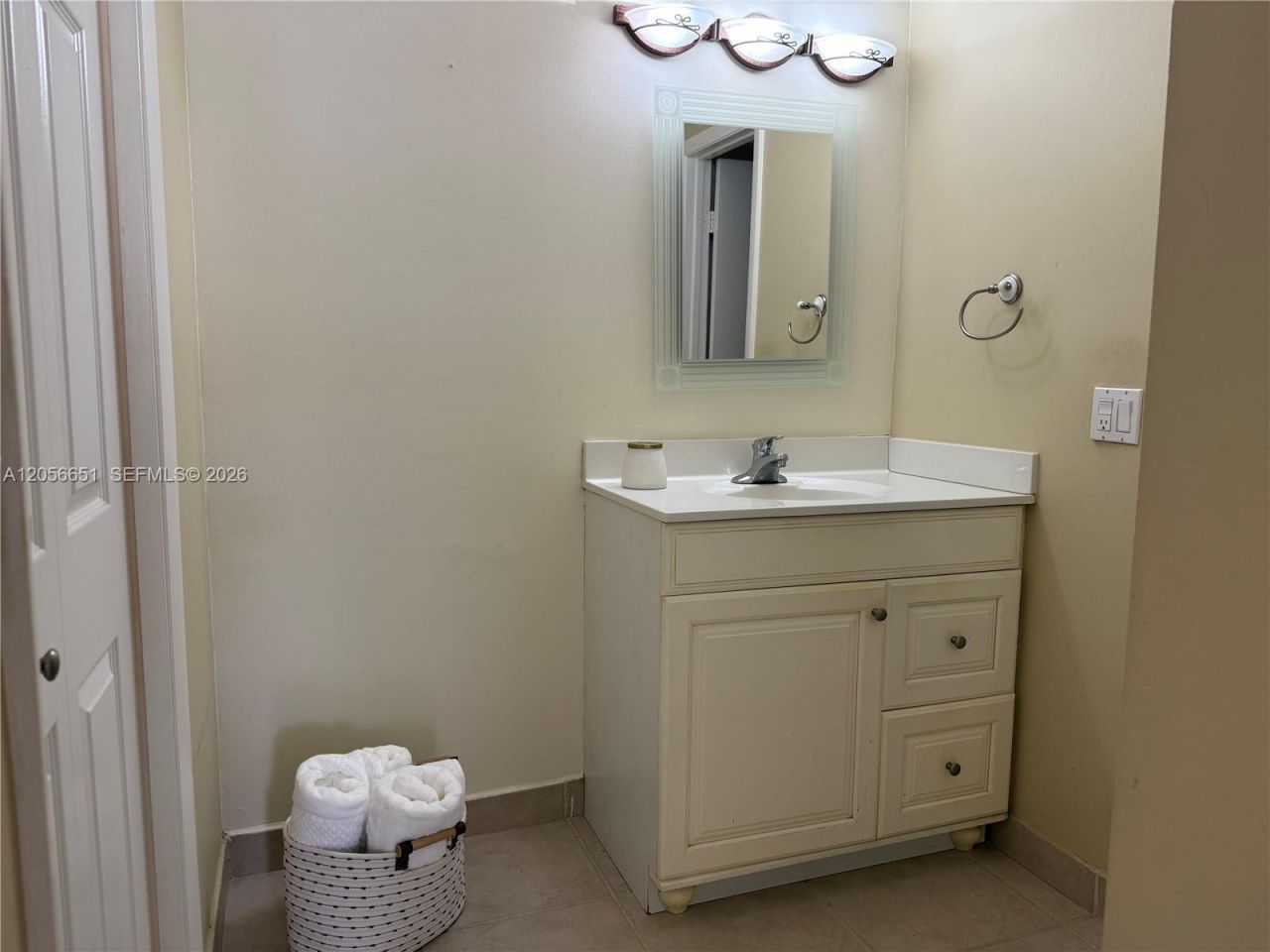 435 Lakeview Dr , Unit 201, Weston, FL 33326 Photo