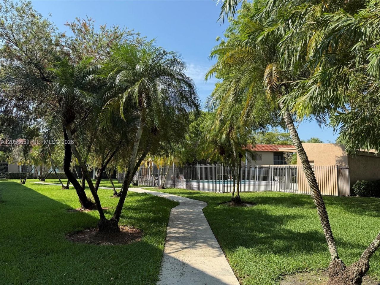 435 Lakeview Dr , Unit 201, Weston, FL 33326 Photo