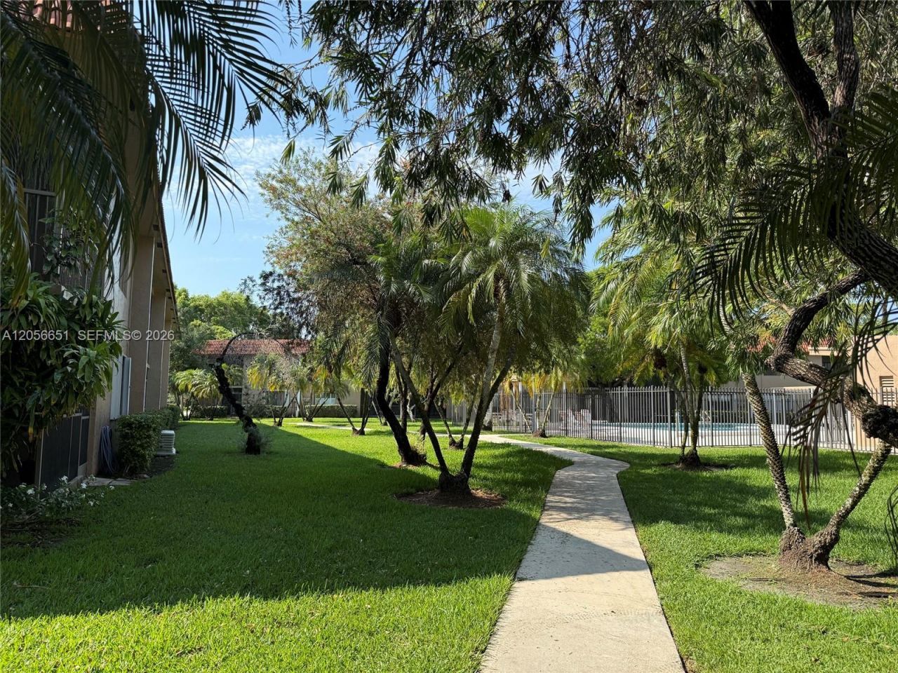 435 Lakeview Dr , Unit 201, Weston, FL 33326 Photo