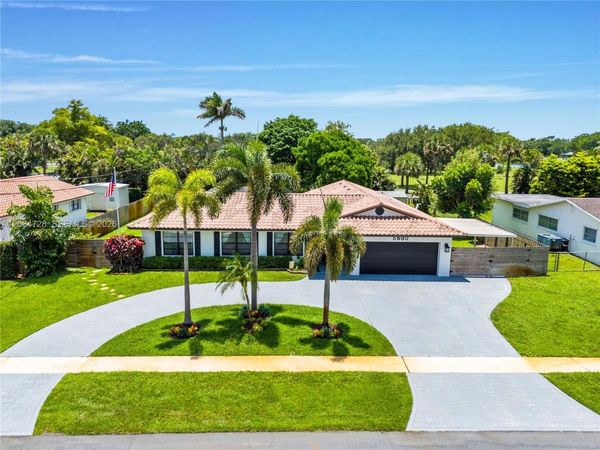 5680 SW 9th St , Plantation, FL 33317