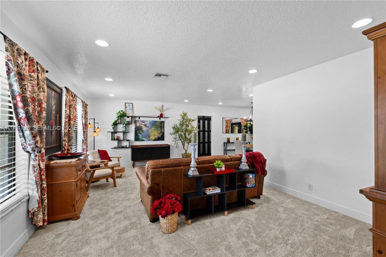 5680 SW 9th St, Plantation, FL 33317 Photo